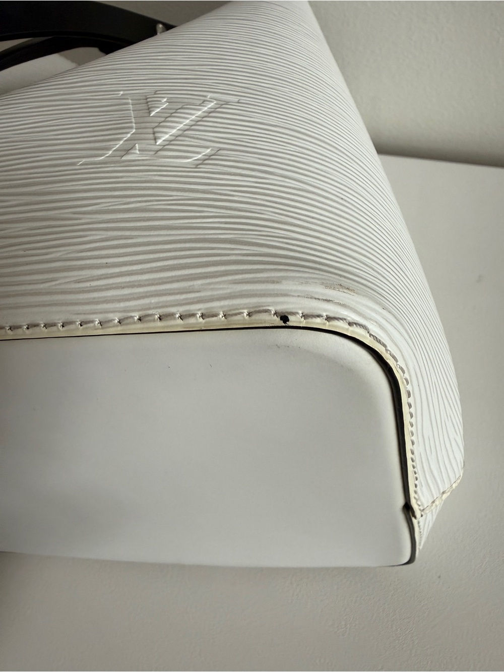 LOUIS VUITTON Epi Leather NeoNoe MM Handbag Bag White/Black - Picture 11 of 15